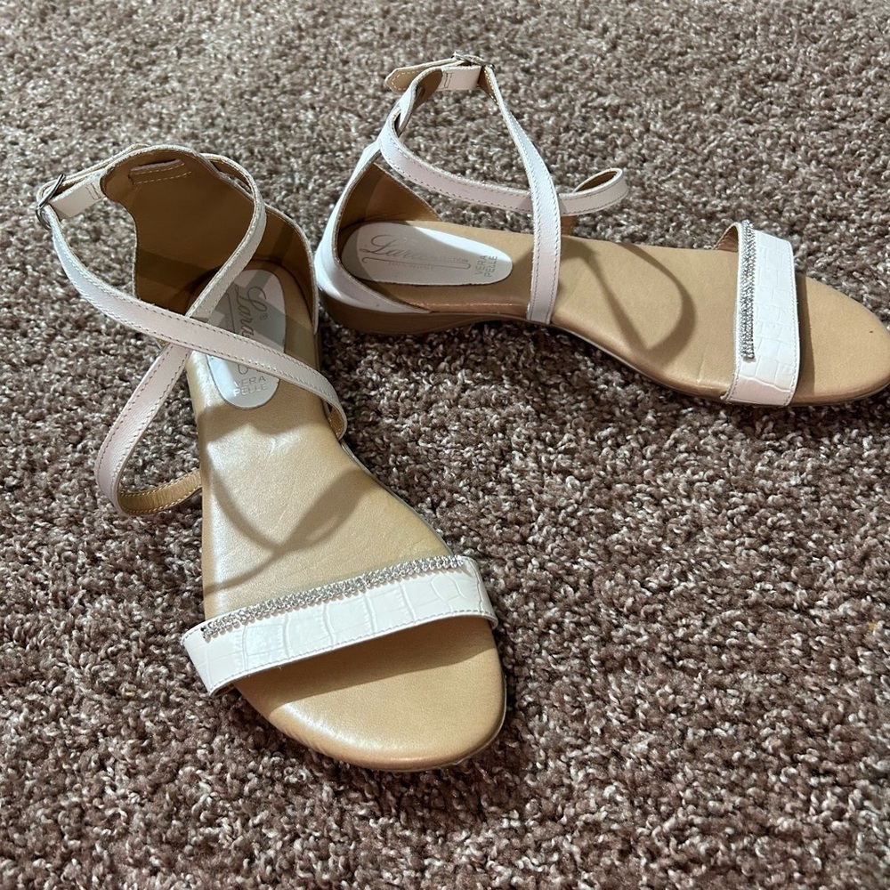 Vera Pelle Laura collection Elegant White Sandals with Rhinestone Detail